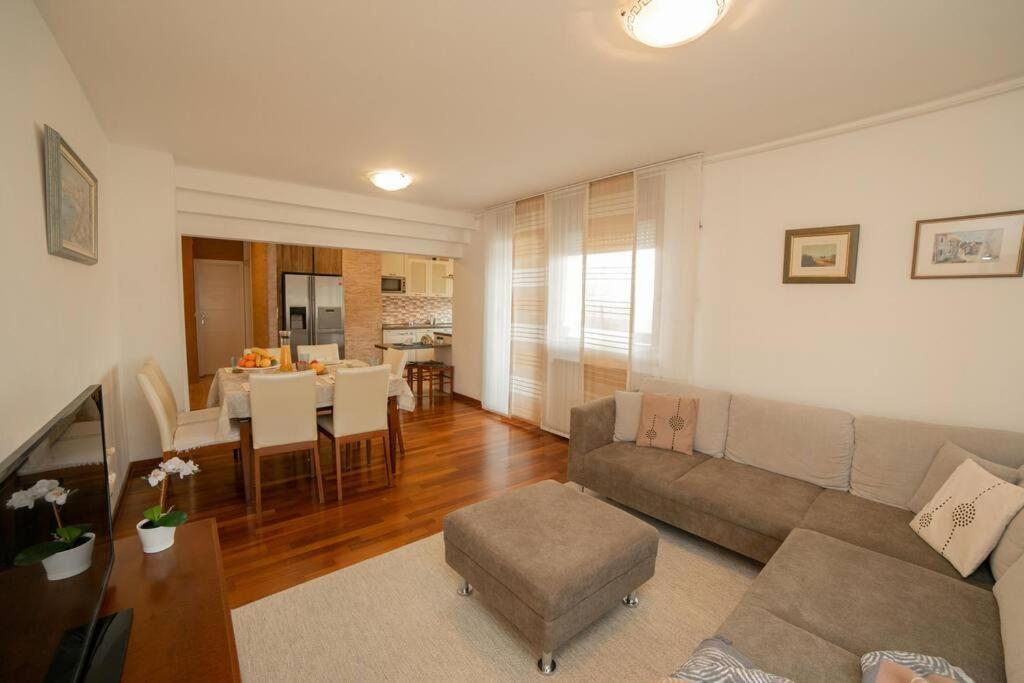 Apartment Sunny Day -arena , 2 Bathrooms, 102m², *
