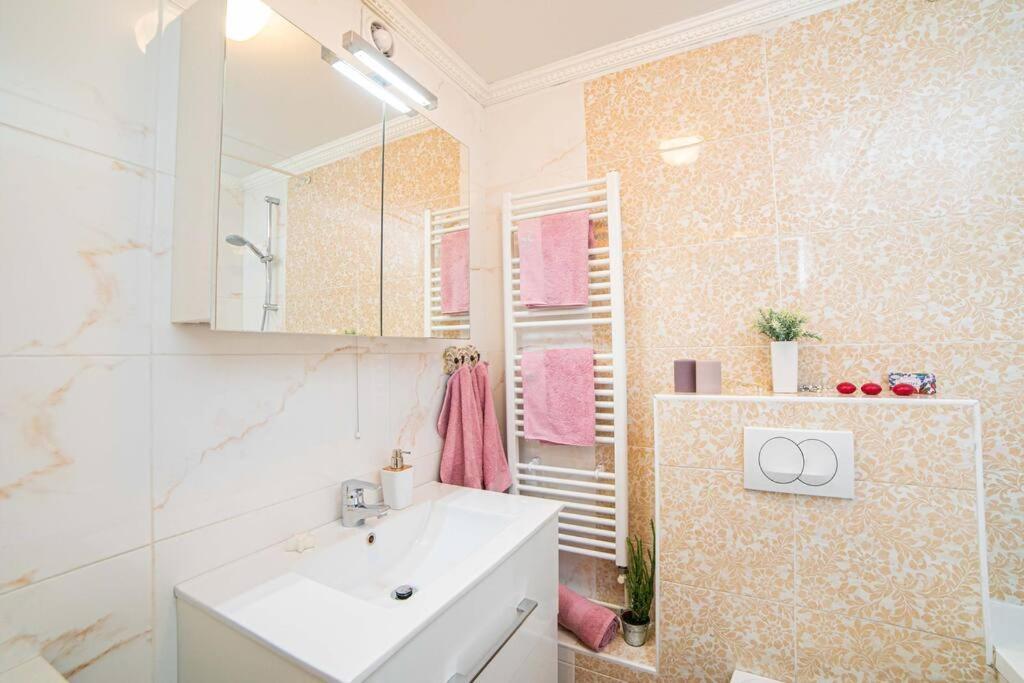 Apartment Sunny Day -arena , 2 Bathrooms, 102m²,